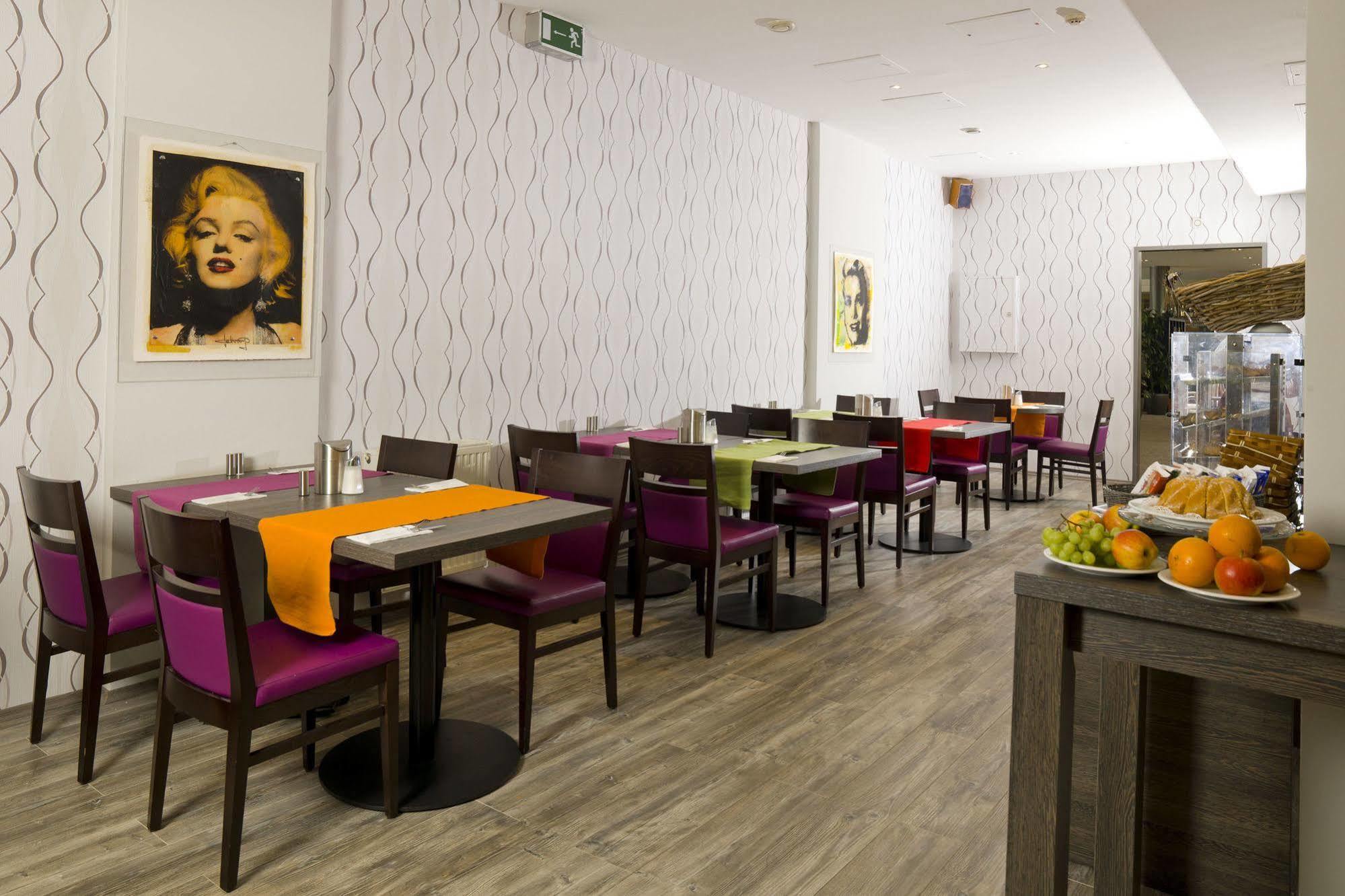 24Hours Apartment Hotel Wien Exteriör bild